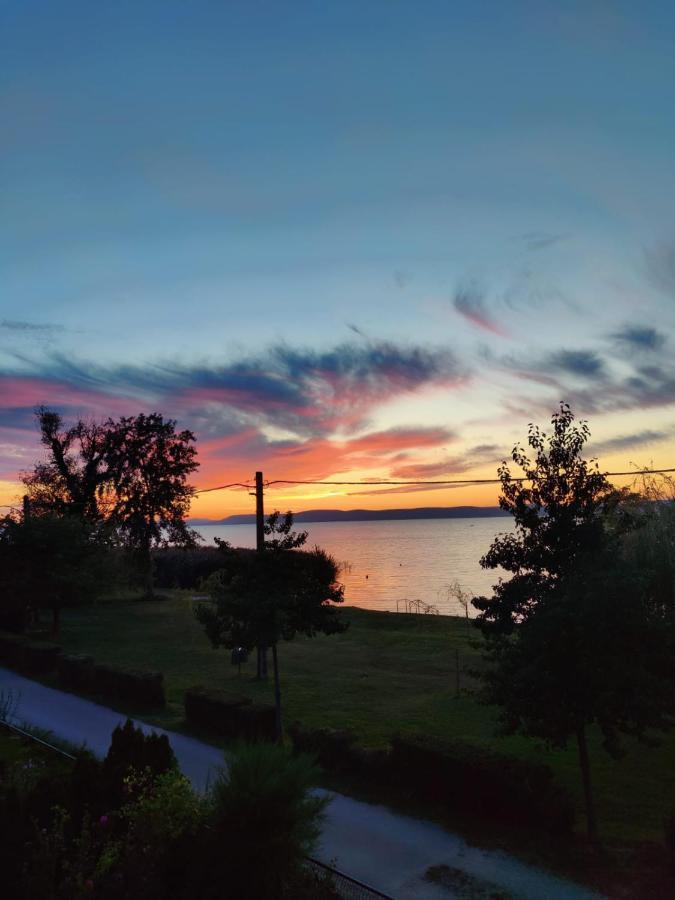 Traumlage Direkt Am See Balatonszemes Exterior foto
